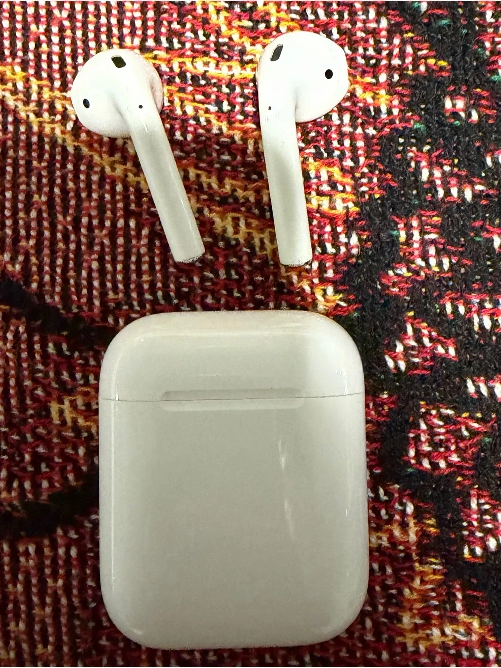 Gen 2 Apple AirPods charging case + pods